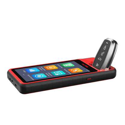 Programador de llaves profesional Autel MaxiIM KM100 en ángulo, mostrando una llave inteligente Autel IKEY insertada en la parte superior.