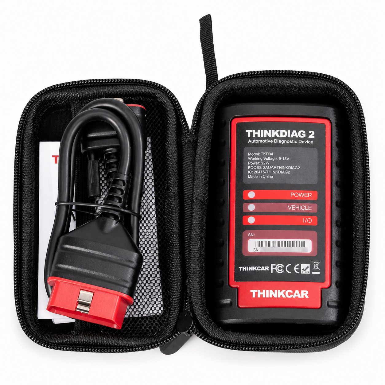 Estuche rígido de transporte abierto mostrando el escáner Thinkcar ThinkDiag 2 y su cable OBD2 organizados y protegidos en su interior. Ideal para diagnósticos móviles y talleres.
